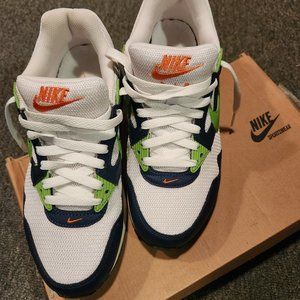 NIKE AIR MAX SKYLINE SNEAKERS